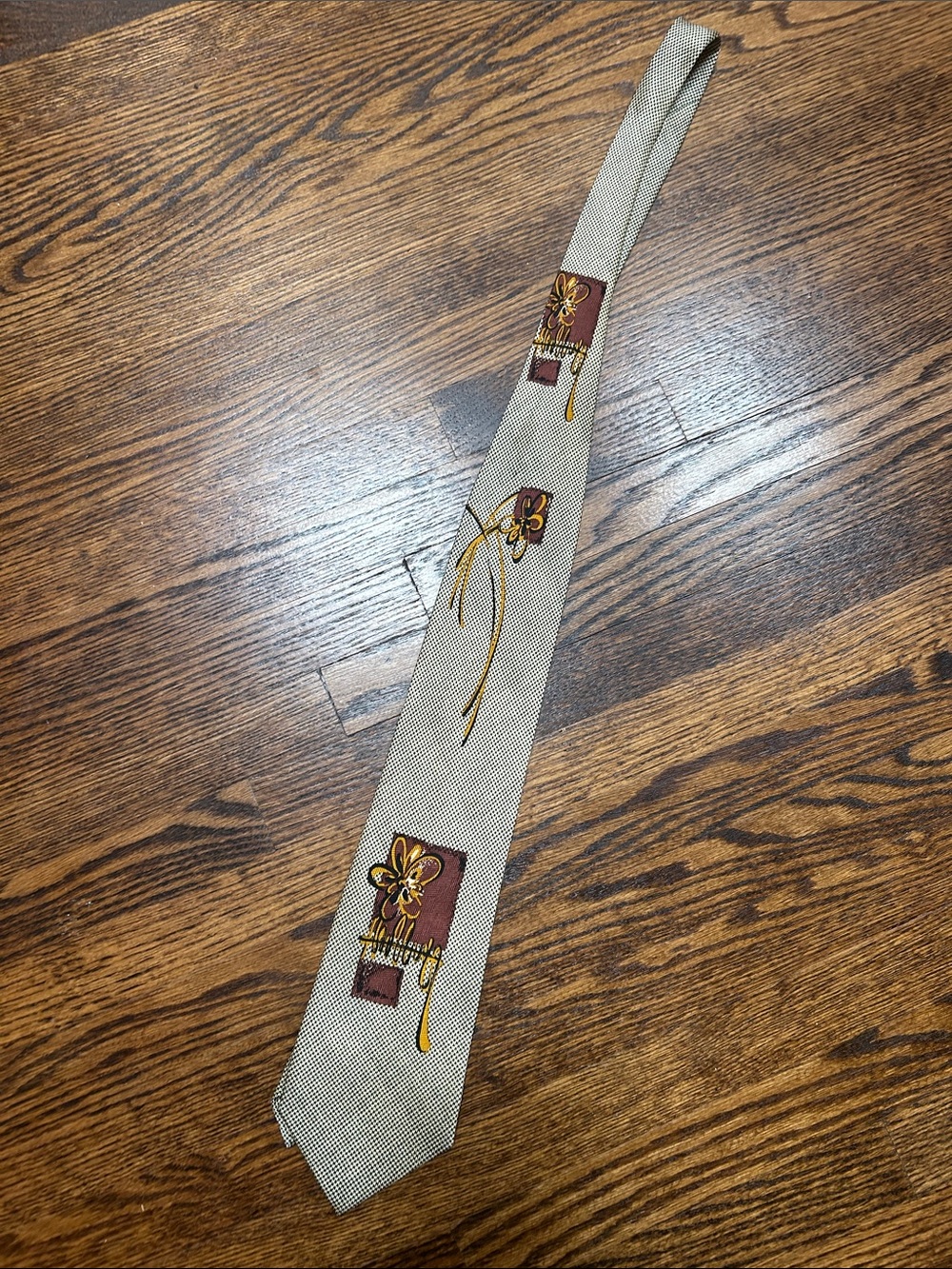 Beige Floral Accent Tie for Home Accents